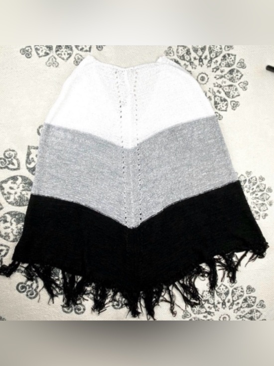 Maxsport Sweaters - Maxsport Size S/M Black Combo Hi-lo Fringed Hem Poncho